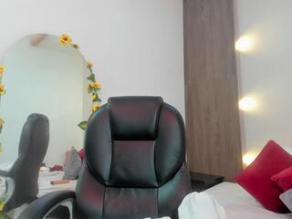 Aiisha A webcam model stream image