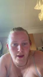 LubeyLou webcam model stream image