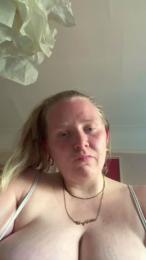 LubeyLou webcam model stream image