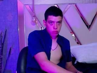 domiinate webcam model stream image