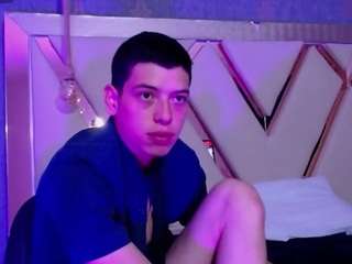 domiinate webcam model stream image