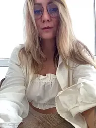 Puzdosia webcam model stream image