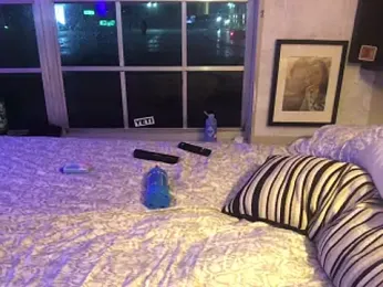 Thickwhitetight webcam model stream image