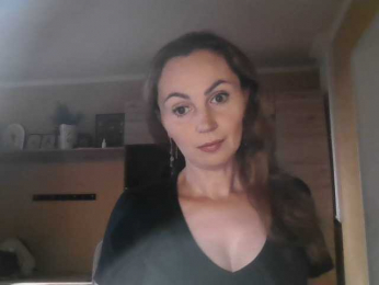 TessBertie webcam model stream image