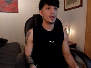 Williams Launther webcam model stream image