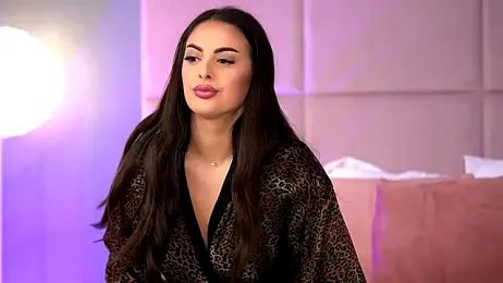 AlmaLuv webcam model stream image