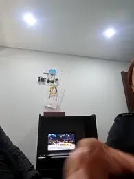 Emily-7_ webcam model stream image