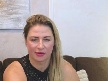 Lolomure webcam model stream image