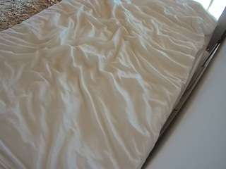 voyeurcam-julmodels-whitebed-1 webcam model stream image