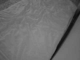 voyeurcam-julmodels-whitebed-1 webcam camsoda model stream image