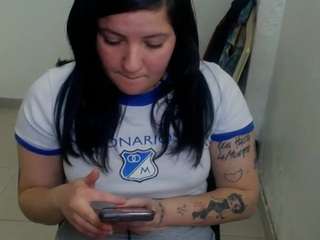 jullymessyy webcam model stream image