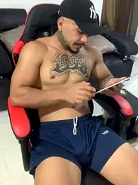 DeimonOficial webcam model stream image