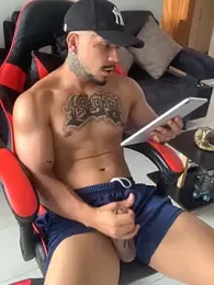 DeimonOficial webcam model stream image