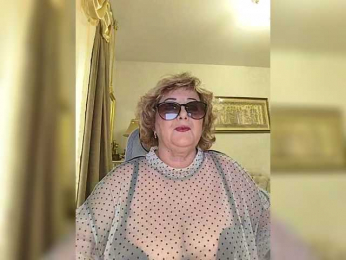 KarinkaSweet webcam model stream image