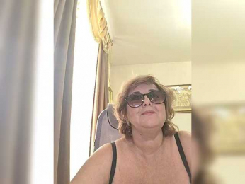 KarinkaSweet webcam bongacams model stream image