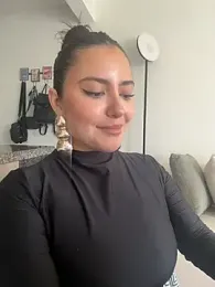 sukhakunis1 webcam stripchat model stream image