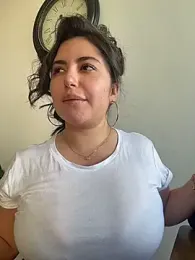 sukhakunis1 webcam stripchat model stream image