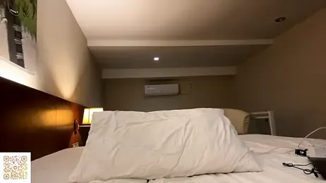 LezlieGreet webcam model stream image