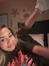 Diam-__ webcam model stream image