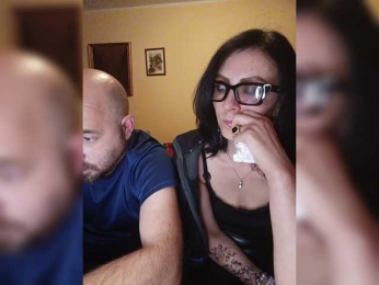 WikiBitch webcam model stream image