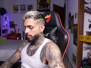 Logan Hugh webcam model stream image