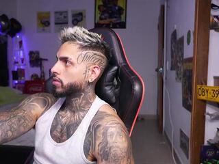 Logan Hugh webcam model stream image