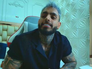Logan Hugh webcam model stream image
