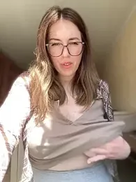 MommmyYummy webcam model stream image