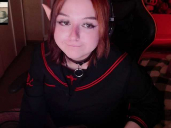 LylyBearrr webcam bongacams model stream image