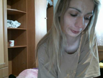 Carolly_ webcam model stream image