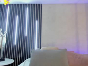 eimyadamss_ webcam model stream image