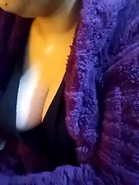 Queen-maha webcam model stream image