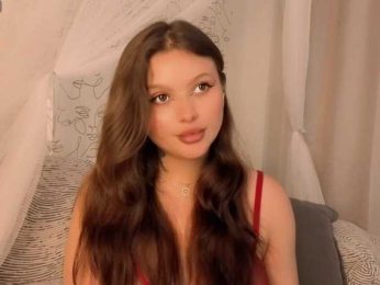 charming-peach webcam model stream image
