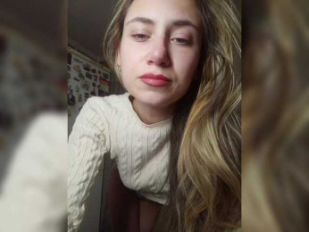 AxlaRose webcam model stream image