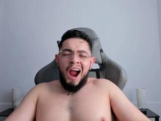 Luigi White webcam model stream image