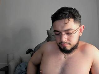 Luigi White webcam model stream image