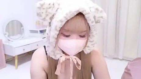 MAIKA_pyon webcam model stream image