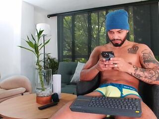 Donn Cruz webcam model stream image