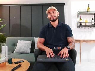 Donn Cruz webcam model stream image