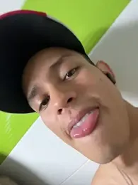 HarryGaze webcam model stream image