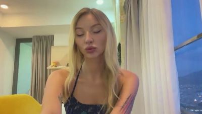 XochitlBrydon webcam model stream image