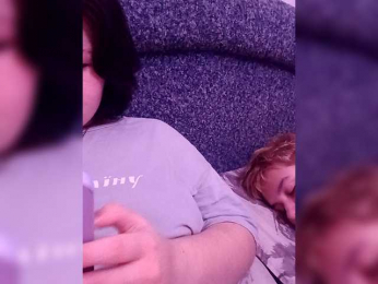 2Lesbians webcam model stream image