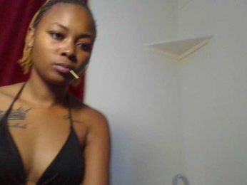 Petite-queen001 webcam model stream image