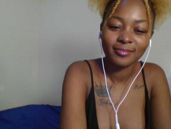Petite-queen001 webcam model stream image