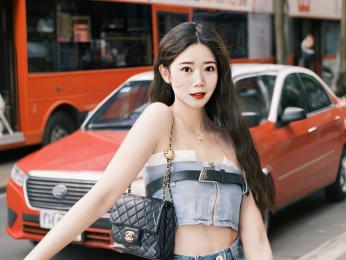 YiyiChen webcam model stream image