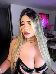 MiaWhitePink_ webcam model stream image