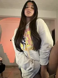 aly_golden_ webcam model stream image