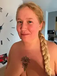 EveryTokenIsImportant webcam stripchat model stream image