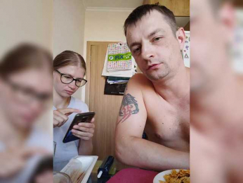 Sur-prise- webcam model stream image