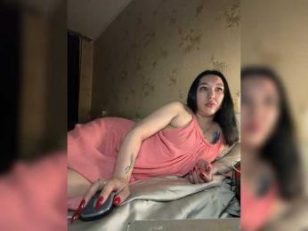 Hotmadamxl webcam model stream image
